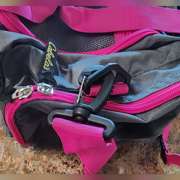 Cabela's Vibrant Pink and Gray Travel Bag BRAND NEW - Picture 3 of 5